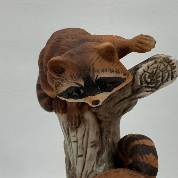 Vintage Masterpiece Porcelain Homco Raccoons on Trunk 7 3/4" high - Picture 6 of 7